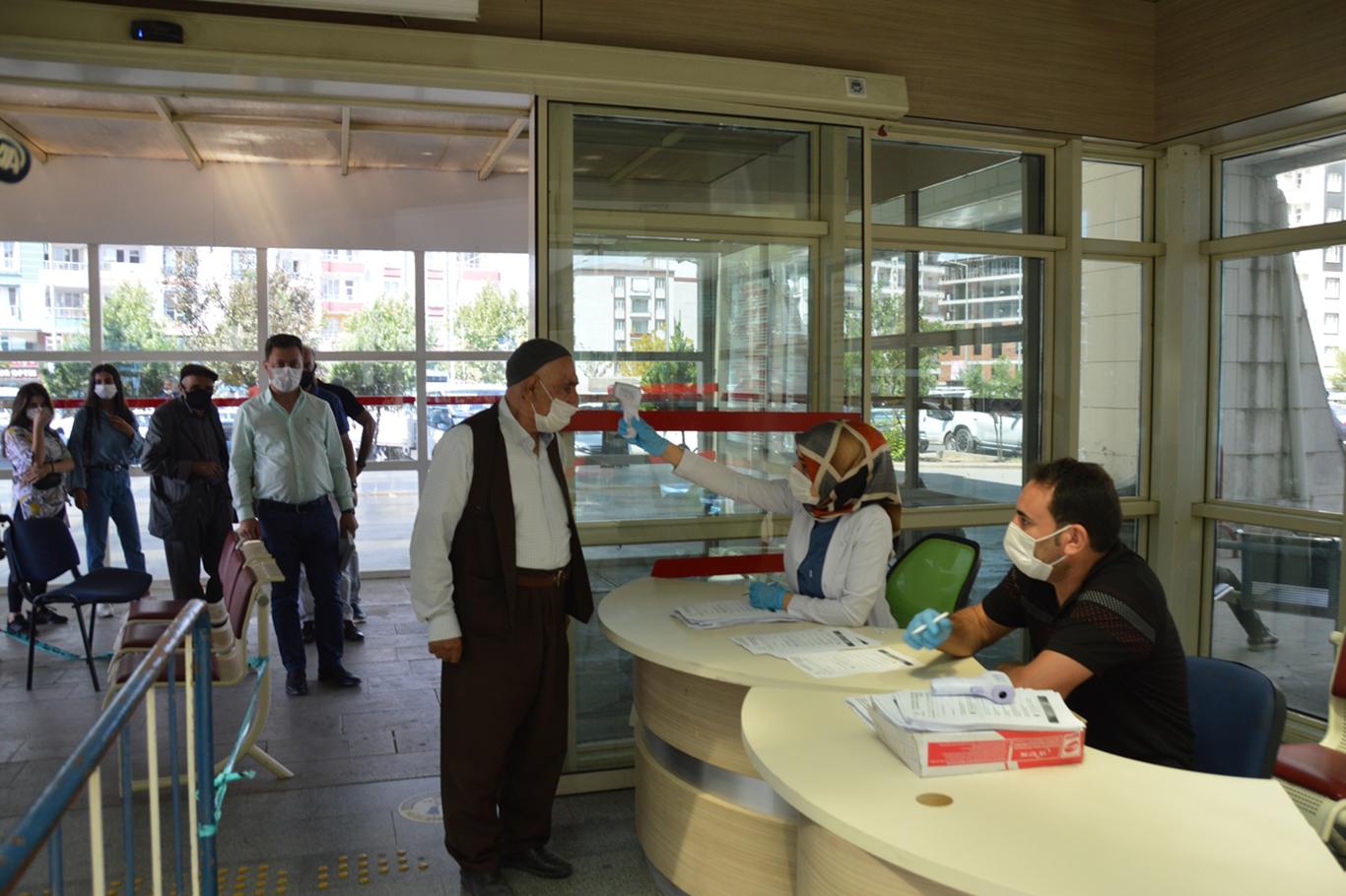 Siirt Eğitim ve Araştırma Hastanesine kurulan PCR test merkezi hizmet vermeye başladı